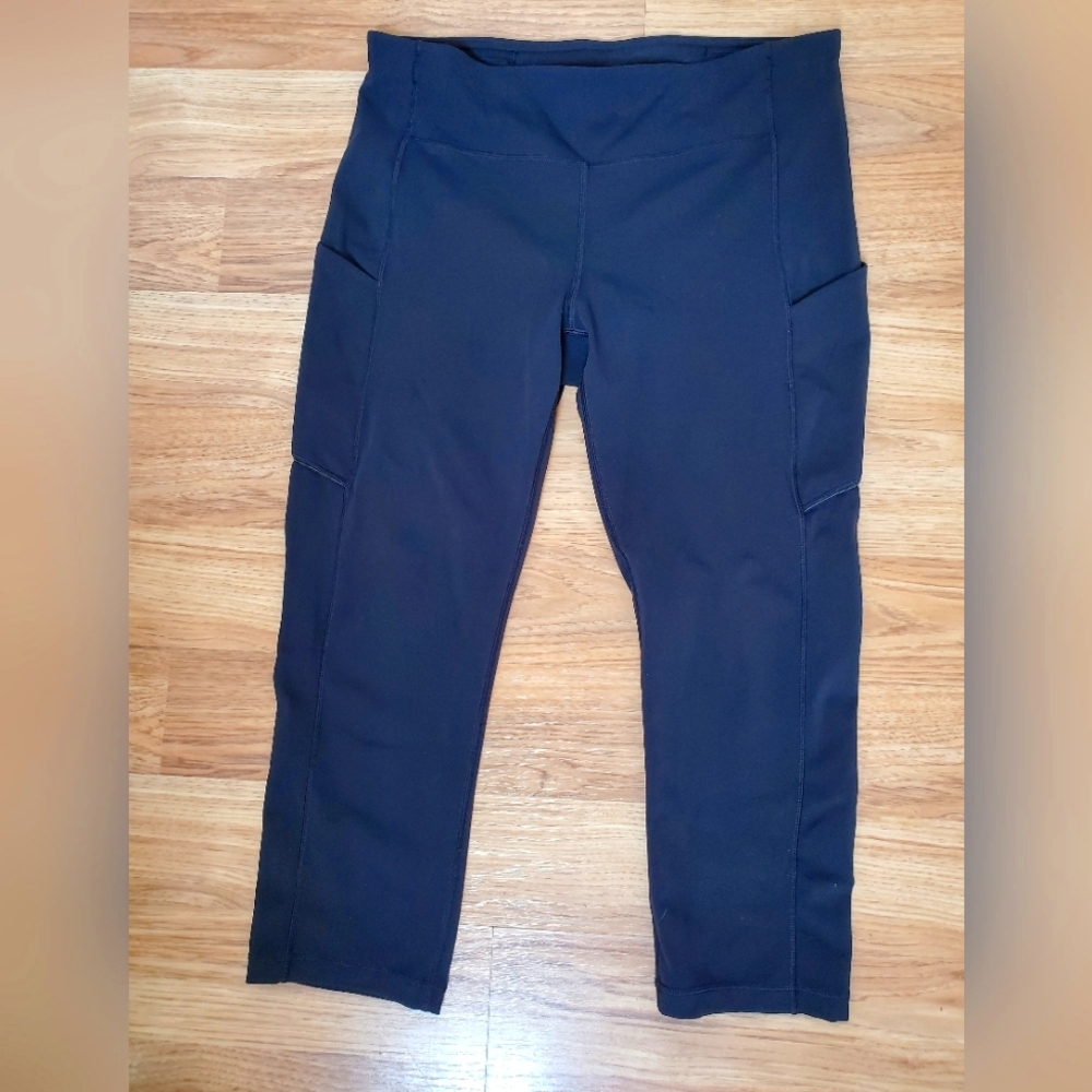 Lululemon 3/4 length leggings size 10 BLACK